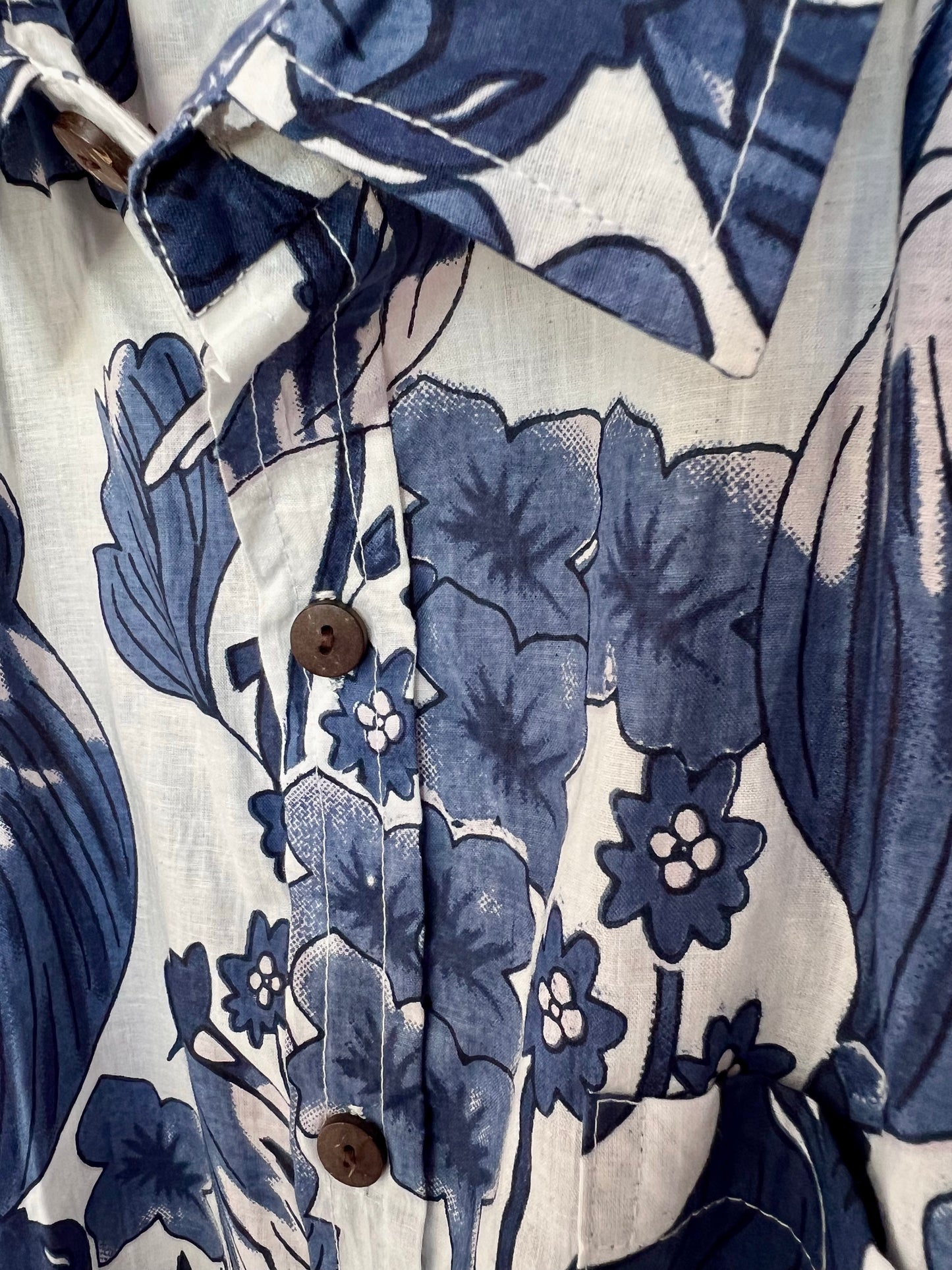 PADMA Short Sleeve White and Blue Floral
