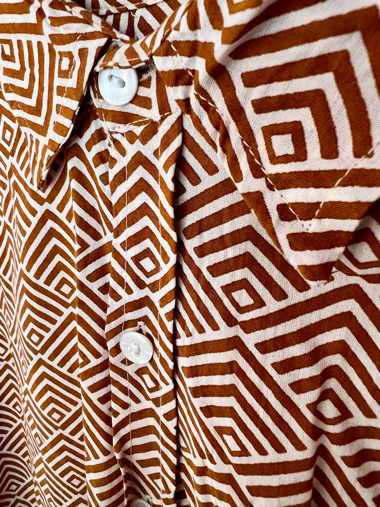 SAIRA Short Sleeve Desert Grid