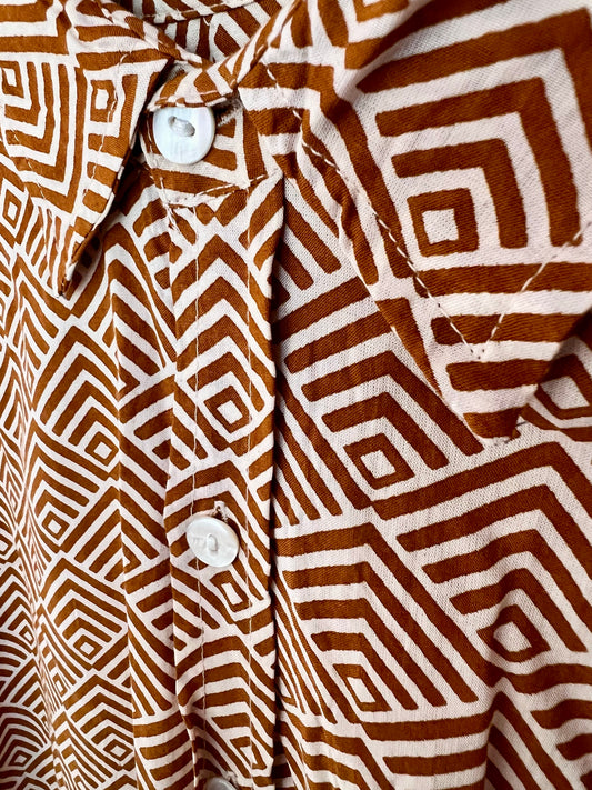 SAIRA Short Sleeve Desert Grid
