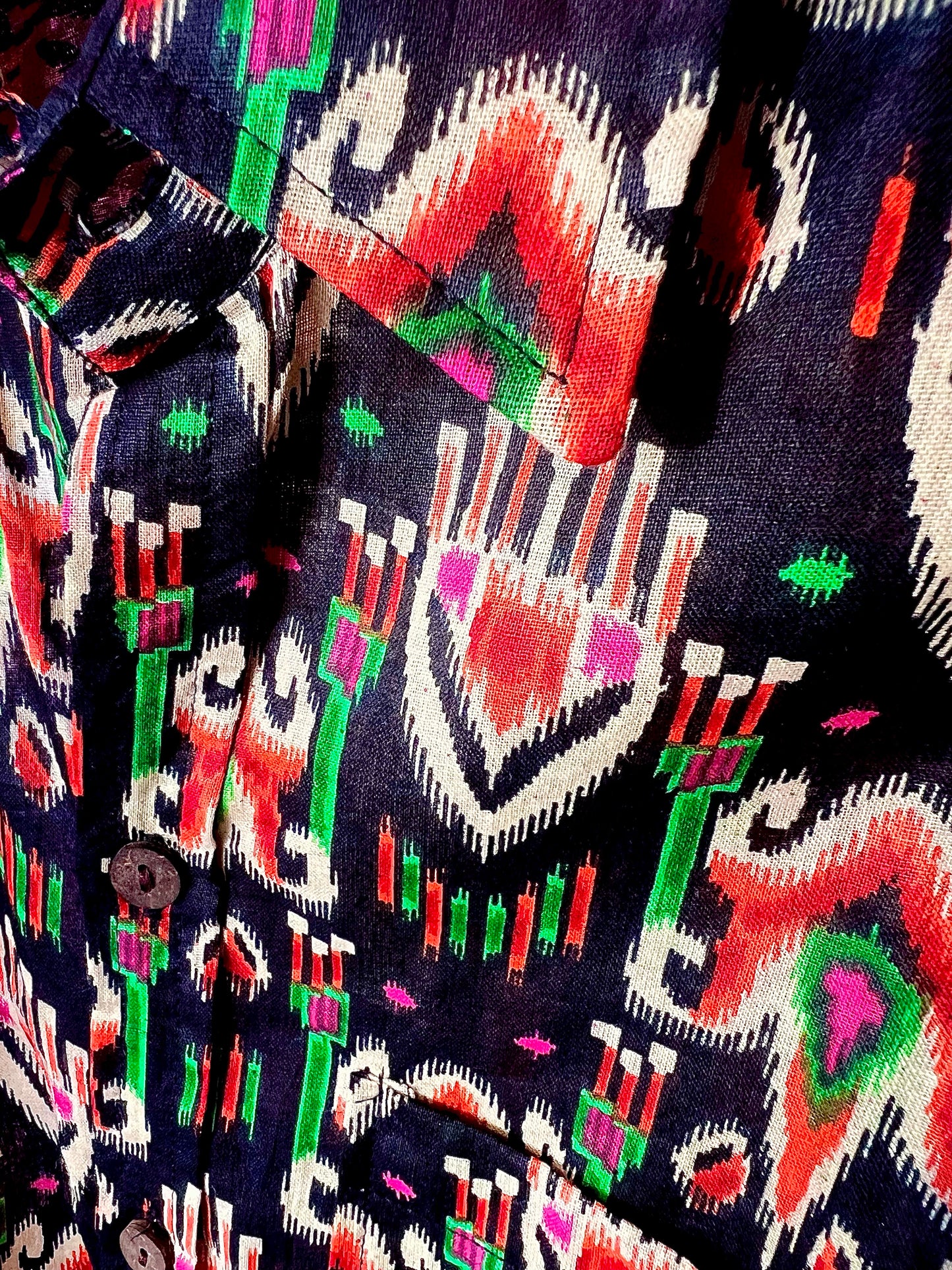 SAIRA Short Sleeve Black Electric Ikat