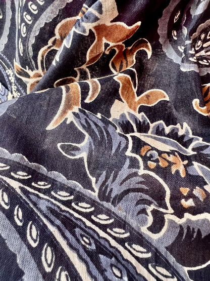 SAIRA Short Sleeve Black Paisley