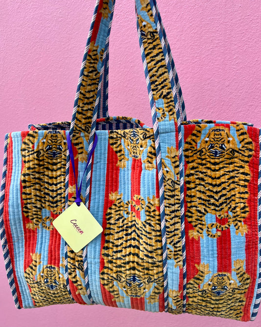 VELVET BAG LIGHT BLUE TIGER