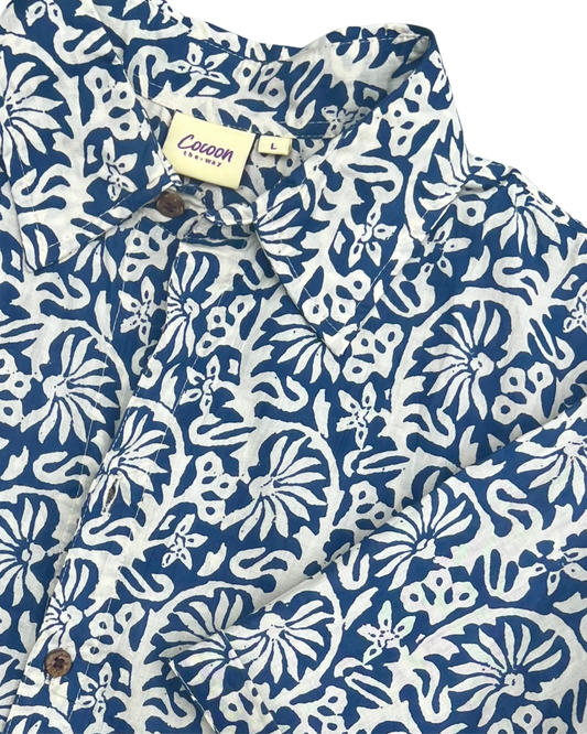 SAIRA Short Sleeve Shirt Maui Blue with floral pattern and Cocoon label.